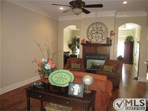 3rd image of 8065 Cottonwood Dr