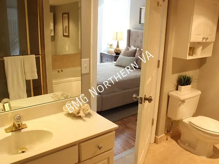 1276 N Wayne St #909 — Photo 16
