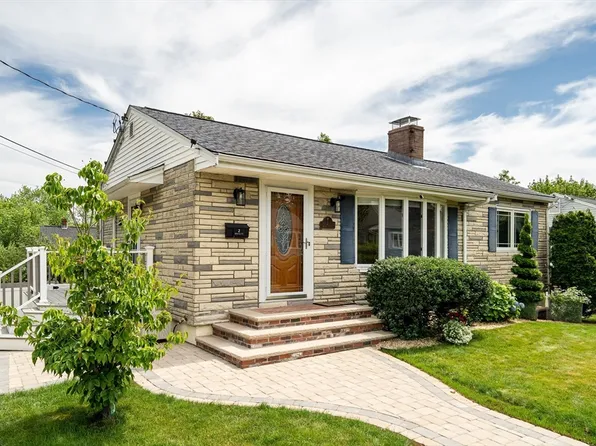 2 Maria Ct, Woburn, MA 01801