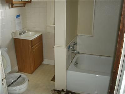 5th image of 77 Ashwood Ave