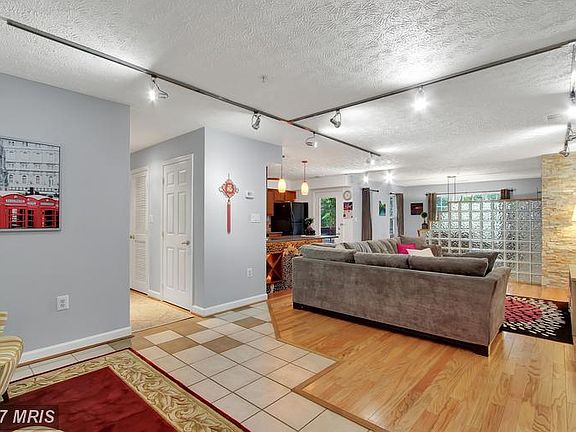 4th image of 625 Admiral Dr Unit 106