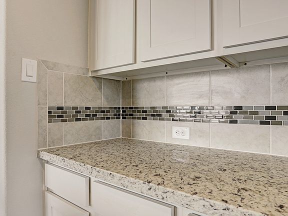 Decorative backsplash in kitchen
