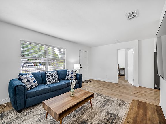 4th image of 3737 10th Ave S