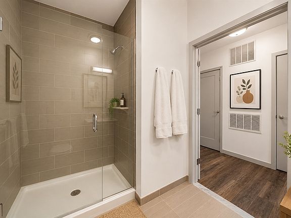 4th image of 180 Telford St Unit 613