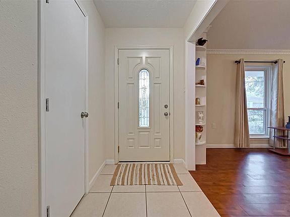 4th image of 1711 Abbey Oak Dr