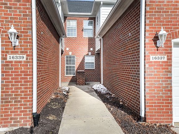 3rd image of 16339 Meadowlands Ln