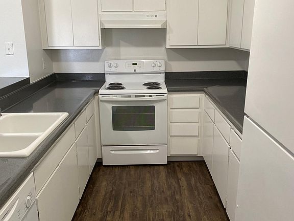 3rd image of 2440 Cardinal Dr #20