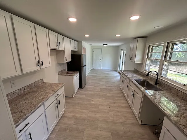 Building Photo - 531 Rainbow Cir