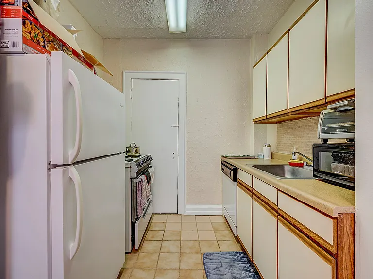 Heights Apartments on Overlook — Photo 8