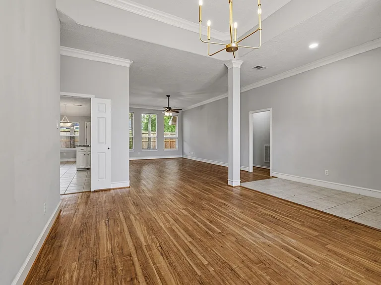 909 Katie Ln — Photo 8