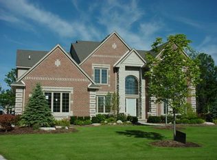 781 Crestwood Ln, Rochester Hills, MI 48309
