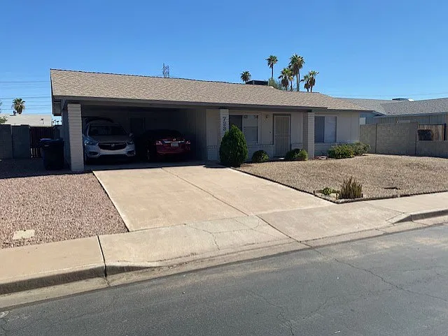 723 W Posada Ave