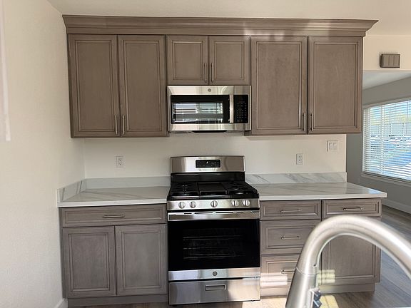 4th image of 525 E Humboldt St #525