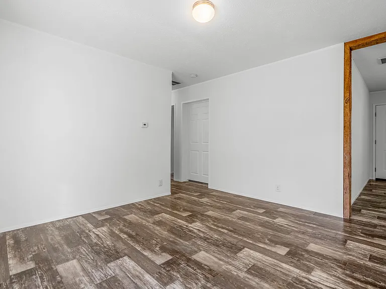204 E 11th St #1 — Photo 22