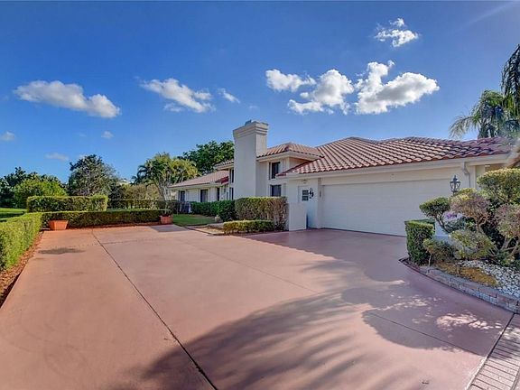 3rd image of 6900 N Woodridge Drive