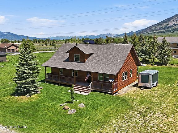 2nd image of 47 Holly Dr