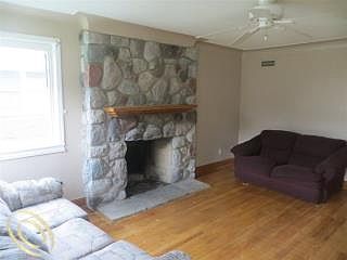 4th image of 25857 Rose St