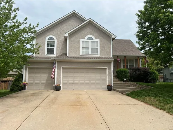 1530 Horseshoe Dr, Raymore, MO 64083