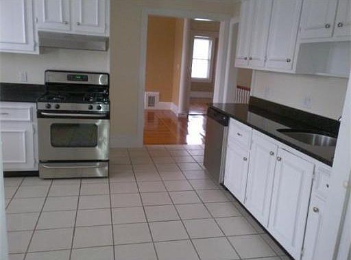 4th image of 202 Liberty St