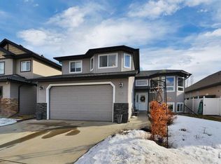 810 N 800 Ramage Close, Red Deer, AB T4P 3X9