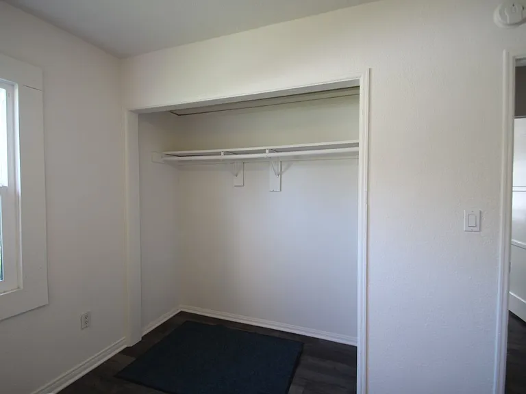 5860-5864 Mildred St — Photo 18