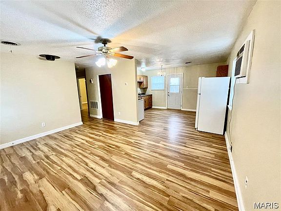 3rd image of 134 Briarcliff Dr