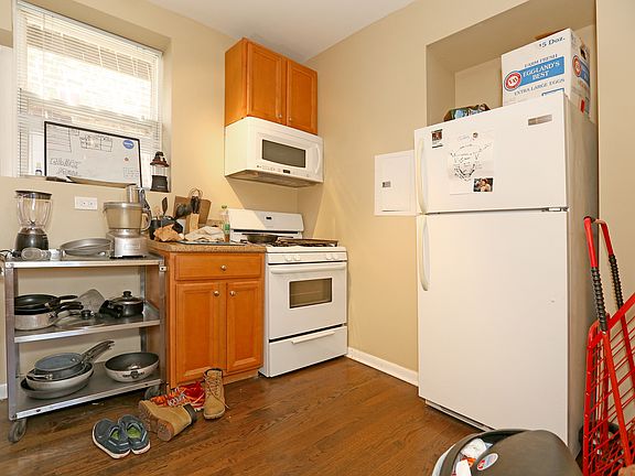 2nd image of 3811 N Western Ave APT 2R