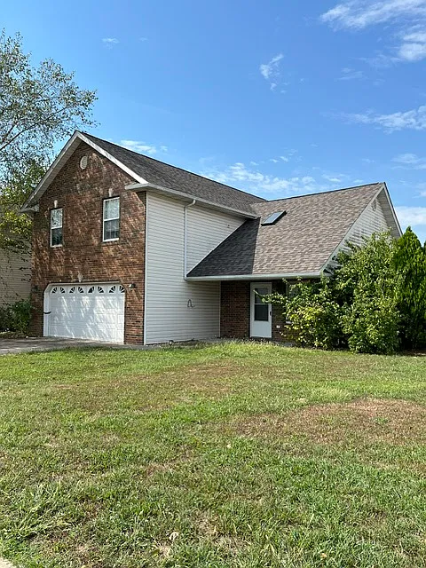 3 bed, 2.5 bath, $1,460 — Photo 1