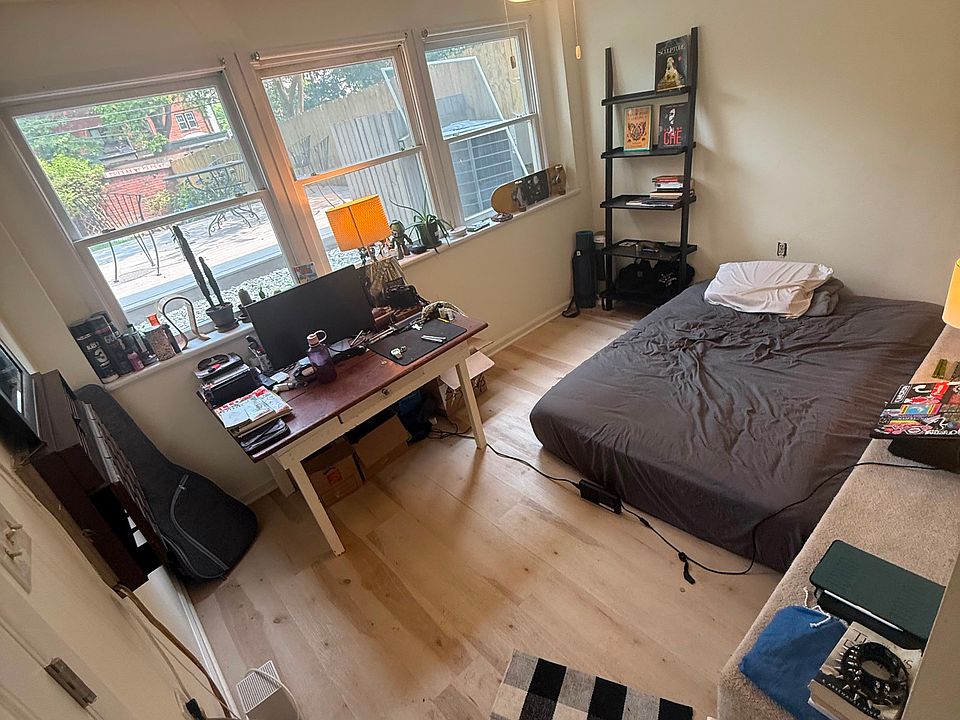 Bedroom with garden view