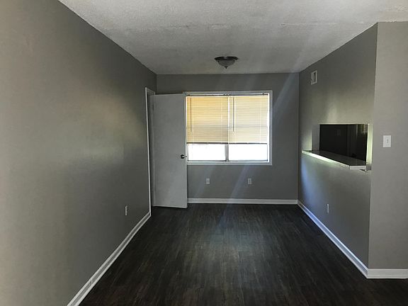 3rd image of 58 W Paxton Ln