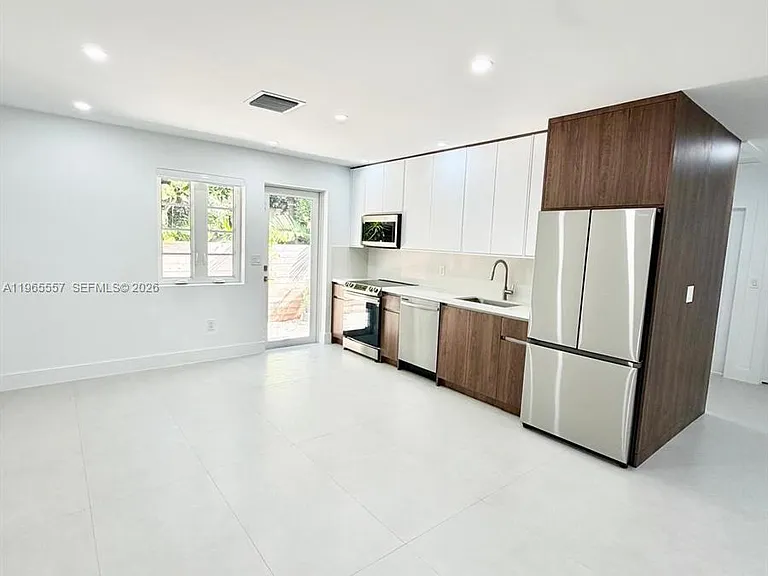 524 NE 65th St #2 — Photo 3