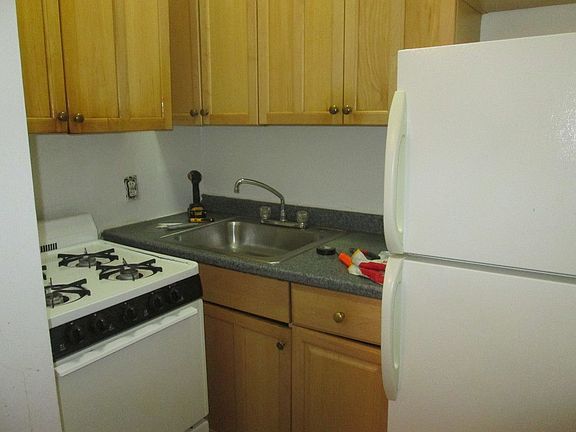 3rd image of 1625 Lexington Ave APT 5A