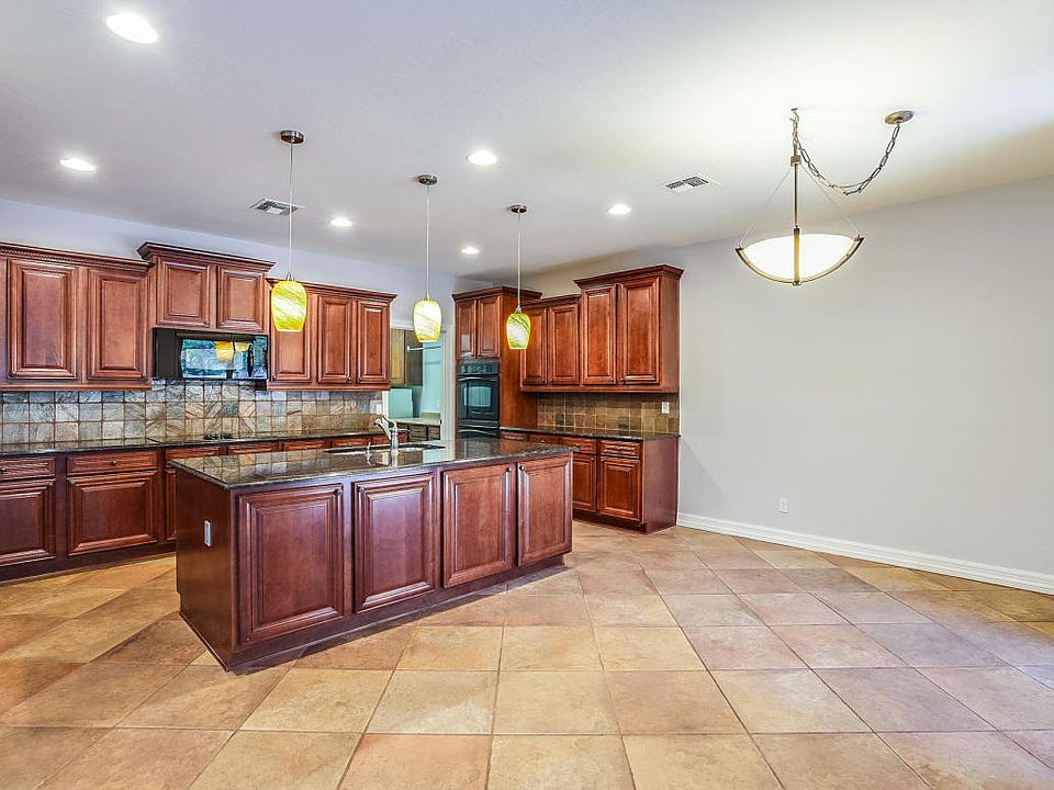 2nd image of 3737 E Robin Ln