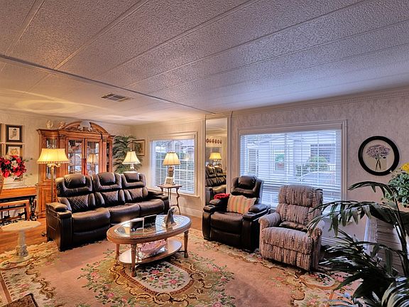 4th image of 108 Pine Ln #108