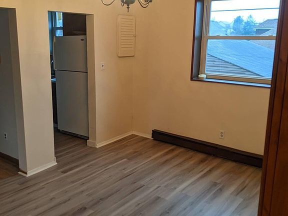 3rd image of 424 Hancock Ave #1/2