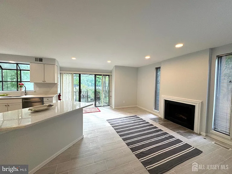 104 Sayre Dr — Photo 12