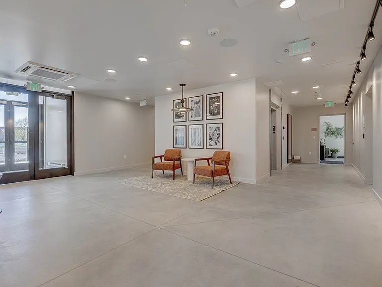330 Belhaven — Photo 32