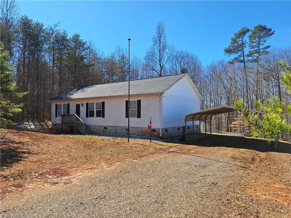 2675 Stewart Rd, Walnut Cove, NC 27052