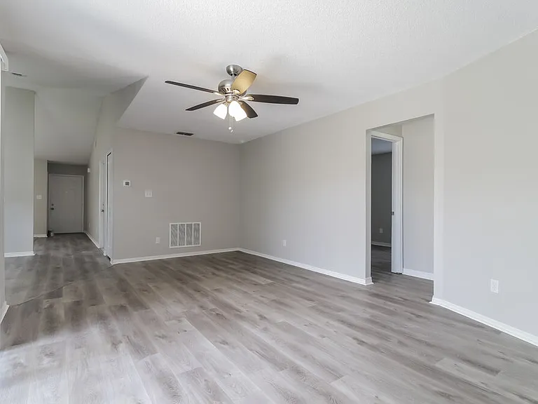 1034 Gore Dr — Photo 3