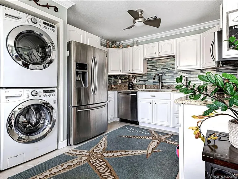 3541 NE Ocean Blvd #14 — Photo 9