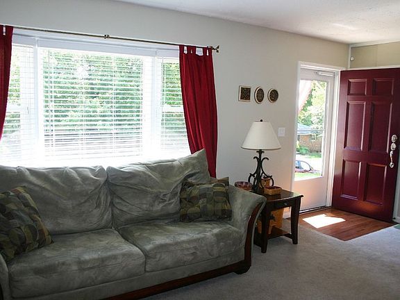 4th image of 4914 Hill Dr