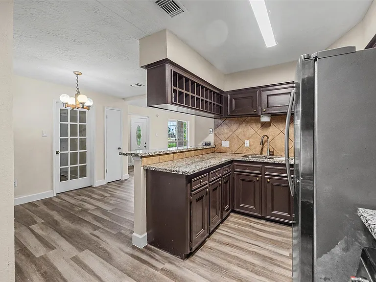 7907 Chancel Dr — Photo 14