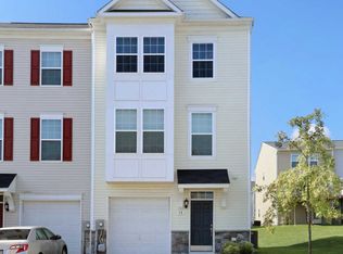 38 Piccadilly Ct, Falling Waters, WV 25419