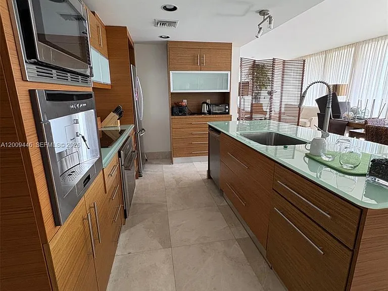 5875 Collins Ave #708 — Photo 7
