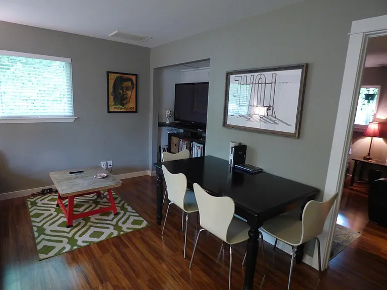 LIVING/DINING AREA