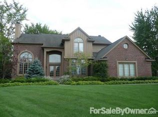 5021 Village Commons Dr, West Bloomfield, MI 48322