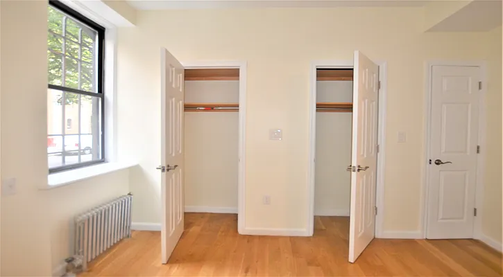 Rented by Manhattan Realty Group | media 8