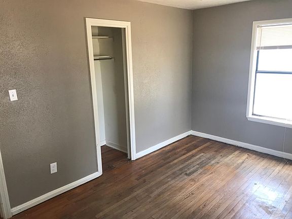 4th image of 112 N Avenue V
