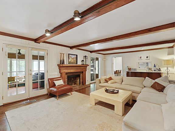2nd image of 807 Redwood Dr