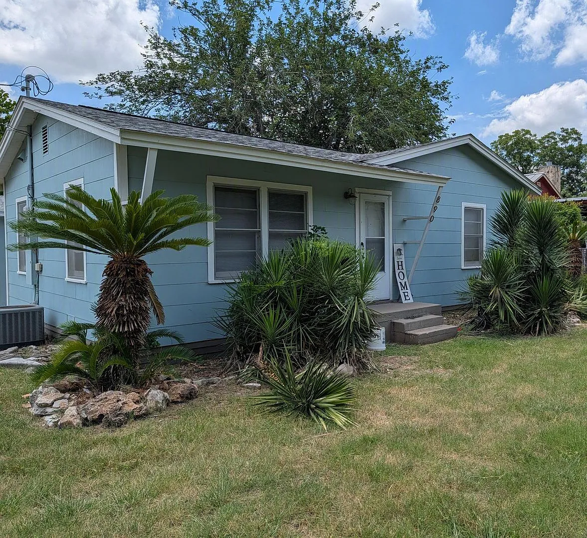 2/1 House With a Detached Garage / Garage Has Pool Table & Bathroom / Large Corner Lot / NBISD — Photo 1